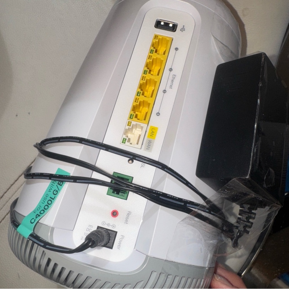 CenturyLink C4000LG Modem DSL Wifi Router w/ Power Adapter S7 - Picture 3 of 3